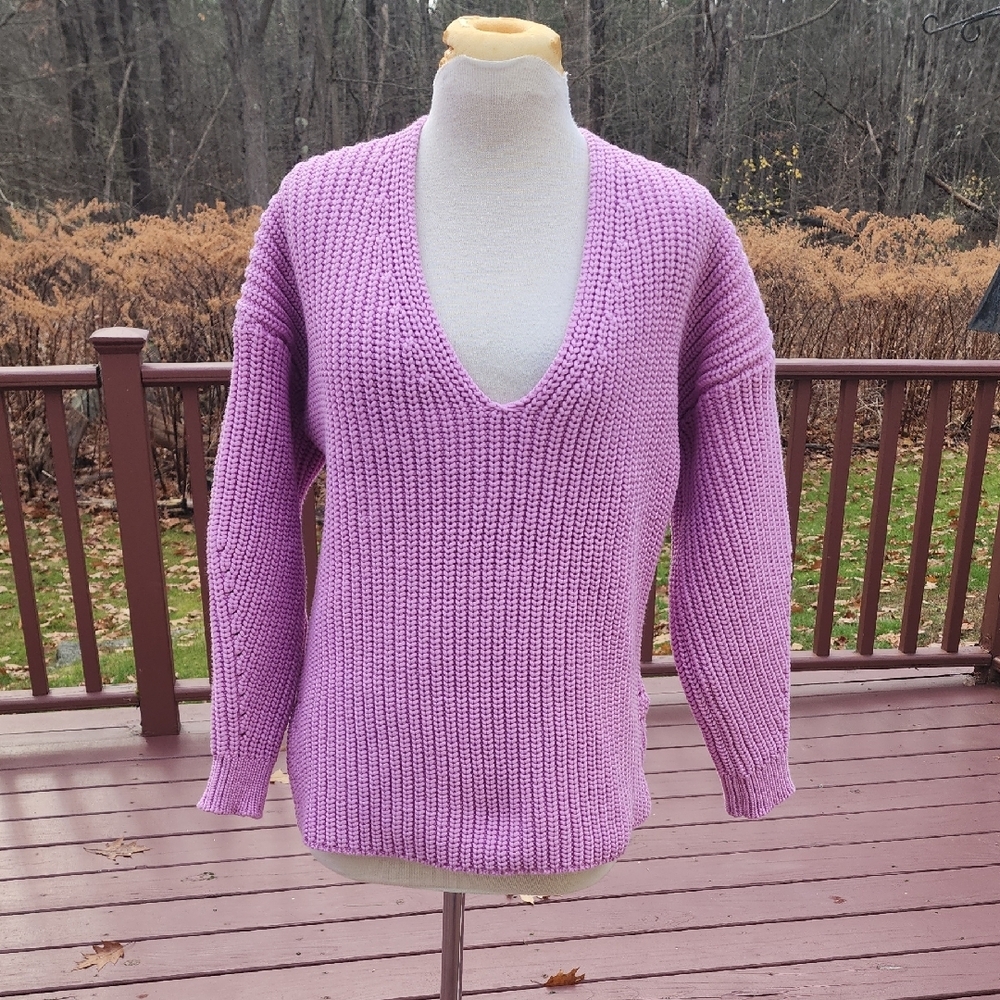 525 America large bright lilac knit V-Neck Women's heavy cotton Sweater.